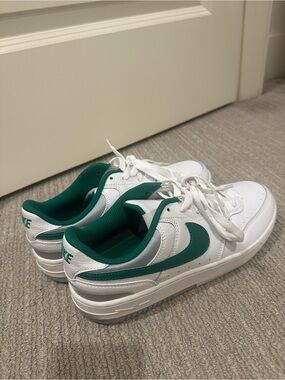 Women’s Nike Court Sneakers Green